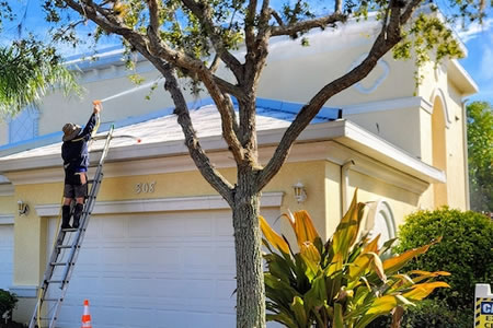 Soft Wash vs. Traditional House Washing: What’s Safest for Your Florida Home?